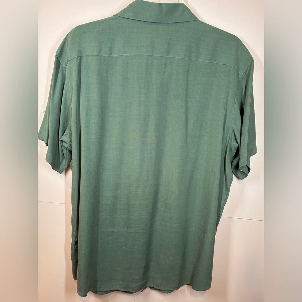 Columbia Men's Short Sleeve Button-Up Shirt in Sage Green - Picture 5 of 5